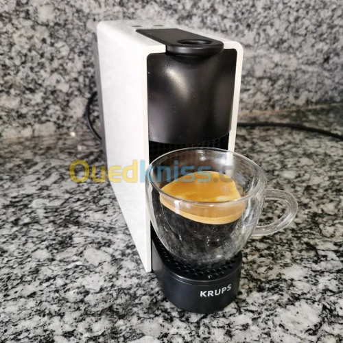 Machine à café Nespresso essenza mini 