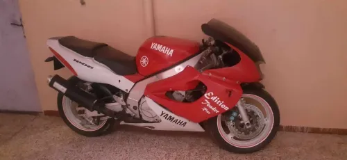 Yamaha yzf 1000 thunderace 1949