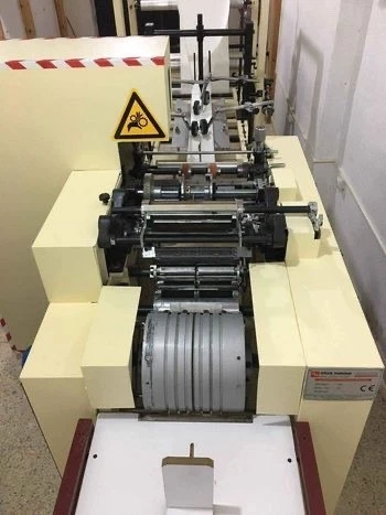 Machine de fabrication des sachets en papier