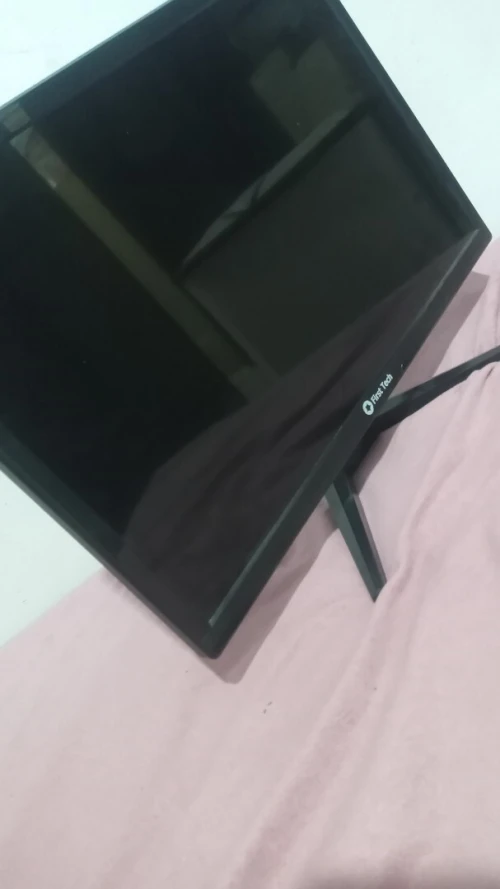 شاشة حاسوب في نفس الوقت تلفاز