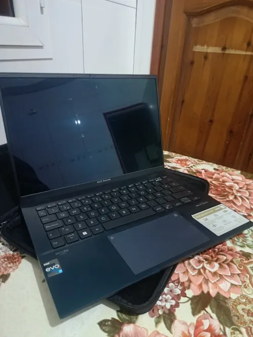 Asus zenbook 14 oled i9 13eme generation