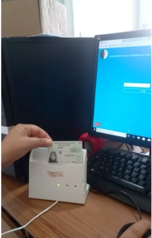 Lecteur puce pour  carte nationale ID BOX 121 pour Hôpital  avec logiciel compatible pour  DEM 