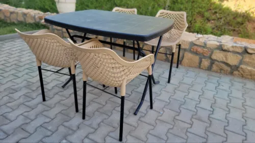 Table et chaises كراسي و طاولات 