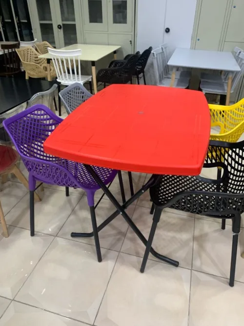 Table pliante pour divers utilisation 