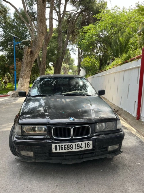 BMW E36 1994 Mafihach sbigha fiha chwya les retouches