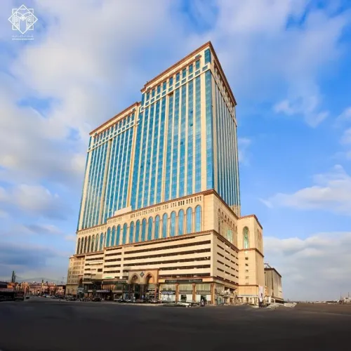 تخفيضات على عمرة 21 يوم  اواخر رحلة 14 16 17 18 مارس خطوط مباشرة و غير مباشرة ابتداءا من 305000دج  