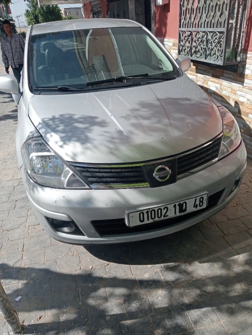 Nissan Tiida 4 portes 2010 Tiida 4 portes