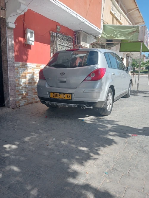 Nissan Tiida 4 portes 2010 Tiida 4 portes