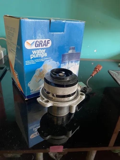 Pompe à eau Volkswagen la 2.0 tdi avec fiche