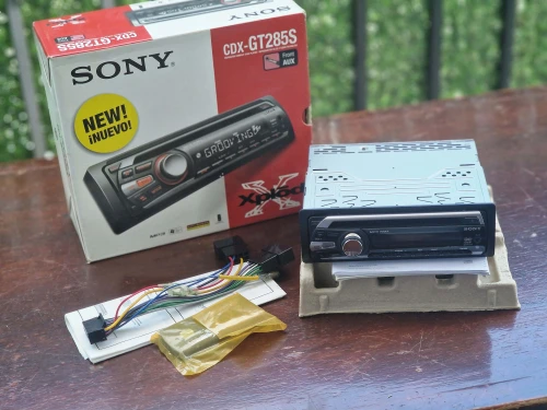 Poste radio Sony CDX-GT285S ( NEUF )