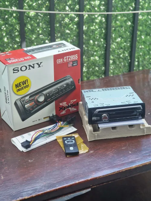 Poste radio Sony CDX-GT285S ( NEUF )