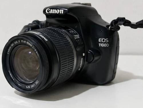 camera canon EOS 1100D