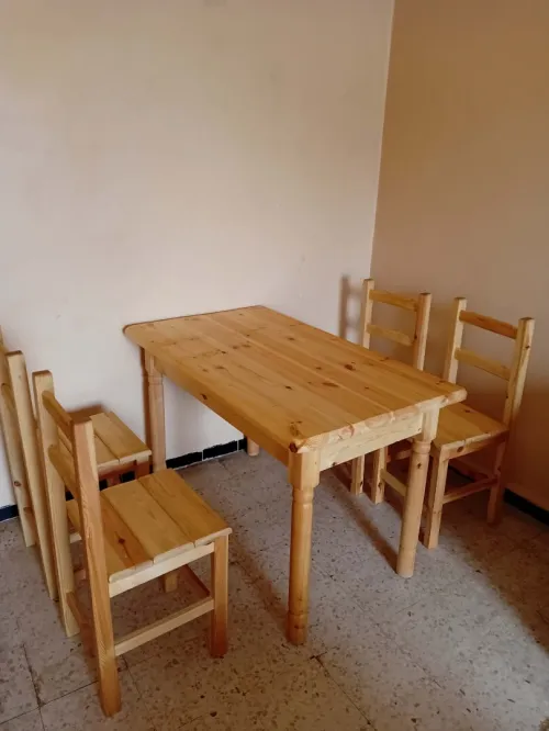 Table à manger طاولة مطبخ