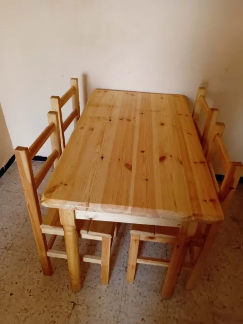 Table à manger طاولة مطبخ