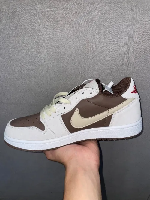 Nike Jordan Low Travis Scott
