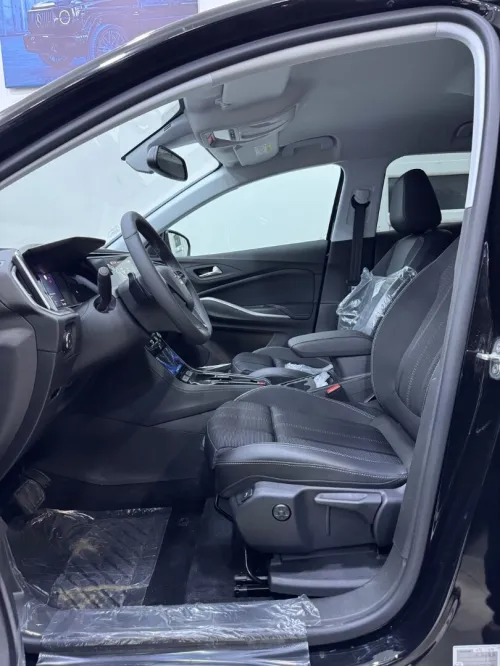 Opel GrandLand 2025 Foule