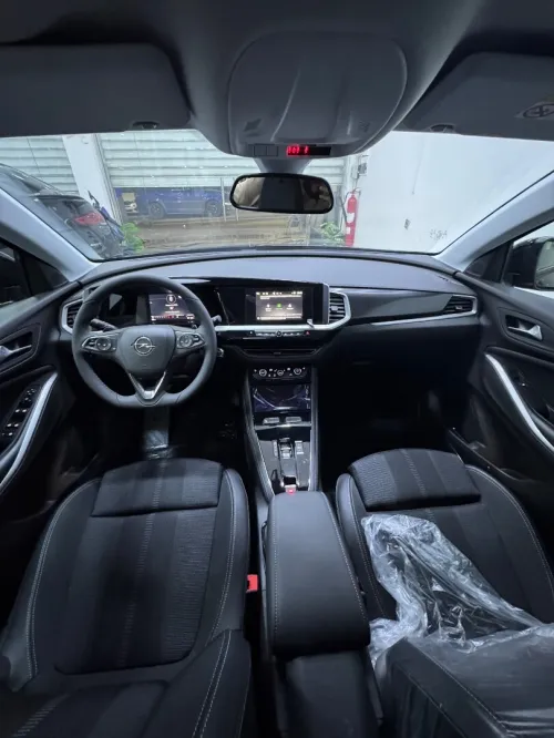 Opel GrandLand 2025 Foule