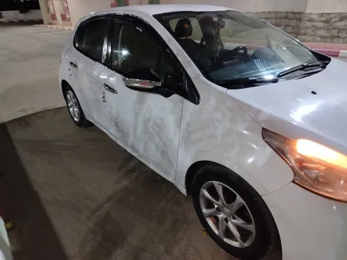 Peugeot 208 2015 Access Facelift