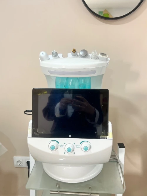Hydrafacial ice bleu
