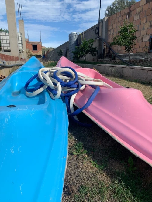 2 kayak a vendre avec deux rames