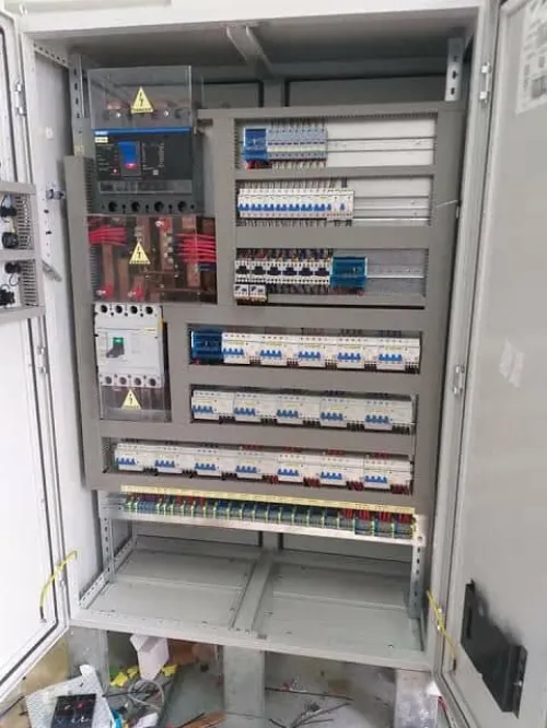 Installation et maintenance d armoires électriques Service professionnel