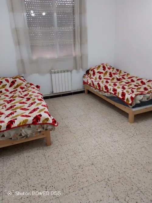 Chambre à coucher plus 2 lits