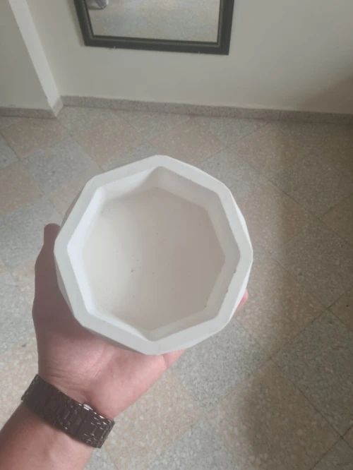 Pot en ciment إصيص إسمنتي