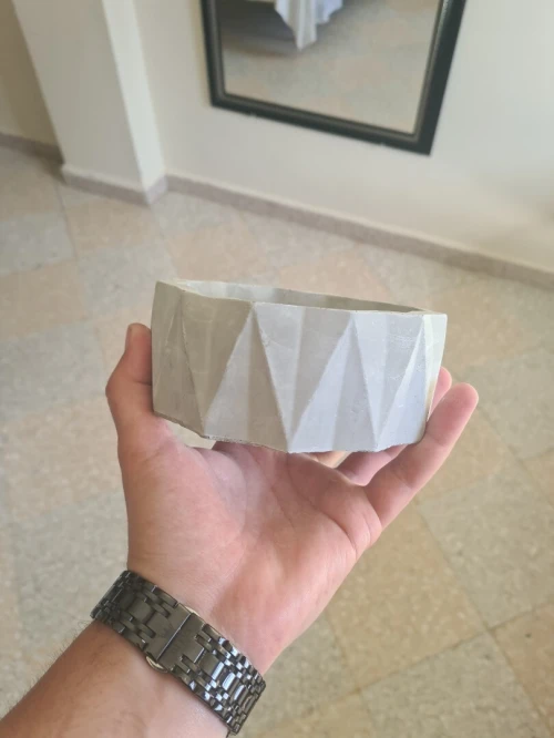Pot en ciment إصيص إسمنتي