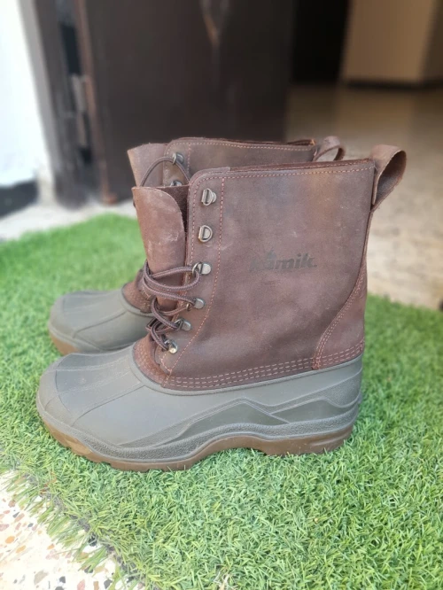 botte de type duck boot (souvent appelée bottes imperméables de chasse ou de neige. KAMIK