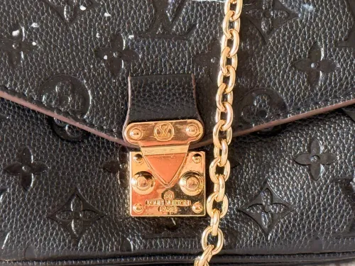 Louis Vuitton Métis Pochette East West
