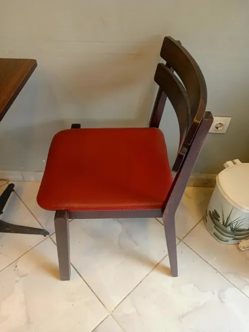 Des tables est des chaises 