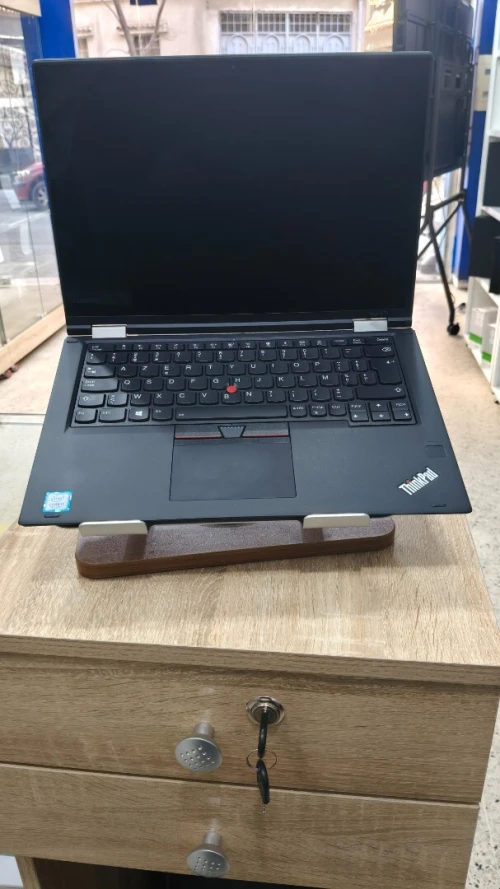 Laptop Lenovo Thinkpad yoga 370 I5 7 th / 8G / 256 SSD 13,3" X360 FHD Tactile avec Chargeur original