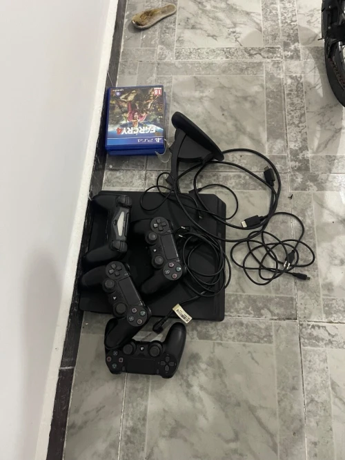 Ps4 avec 4 manettes