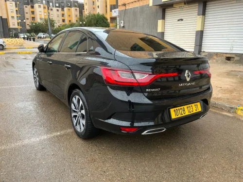 Renault Megane 4  2023 Itens