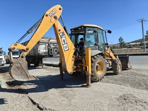 RETRO-CHARGEUR JCB -3CX 2013