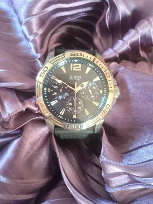  ساعة Guess أصلية . Montre Guess originale 