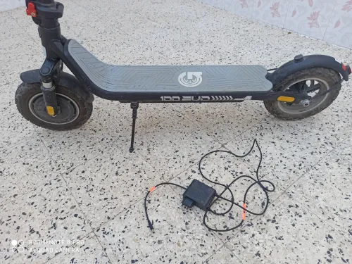 Trottinette Urban Glide électrique état neuf