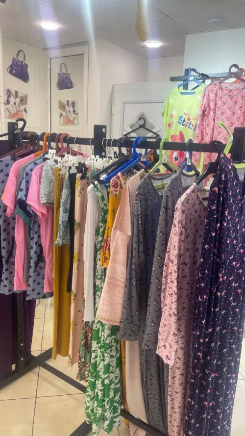 Met en vente lot de lingerie et pyjamas