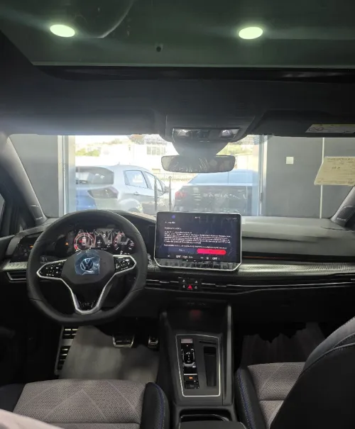 Volkswagen Golf 8.5 2025 R-line