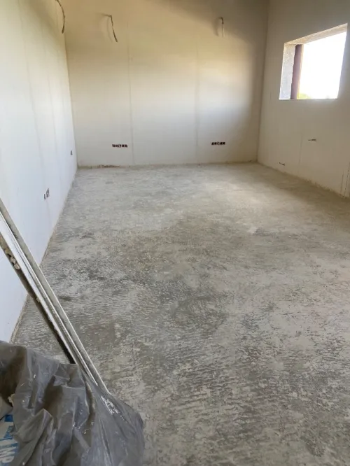 Plâtre projeté et monocouche