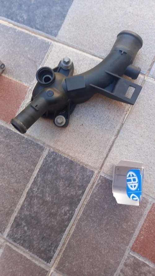 Pipe d'eau chevrolet sonic 1.2 / OPEL Corsa D 1.2 86ch