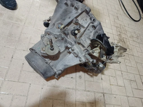 Culasse et boîte a vitesse 406 2.0 HDI la 90