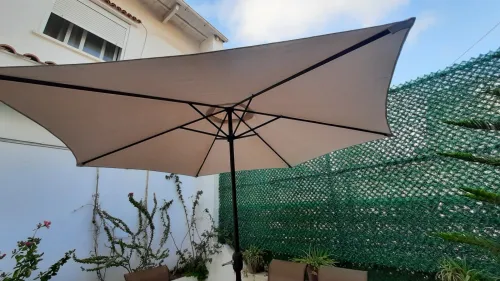 Table de jardin carrelée + 6 chaises