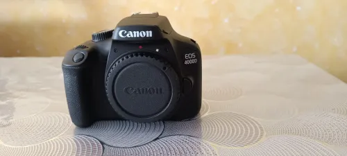 Caméra Canon EOS 4000D+ objectif 18-55mm et 10-18mm+ sac à dos neuf