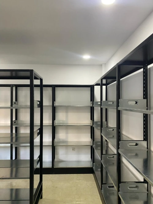 Rayonnage pour archives, Étagère métallique