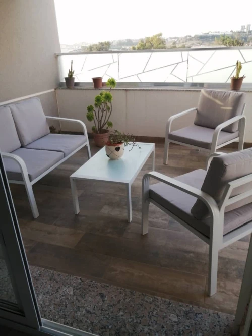 Table de jardin luxueuse avec parasol 