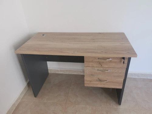 Bureau 1m20 en mélamine avec 3 tiroirs à clé