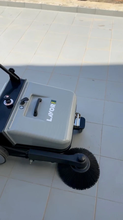 Balayeuse accompagnée professionnelle LAVOR BSW 651 M