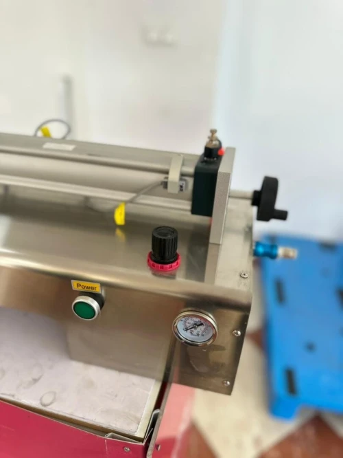 Remplisseuse de pate à piston pneumatique électrique