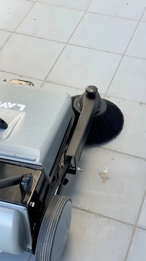 Balayeuse accompagnée professionnelle LAVOR BSW 651 M